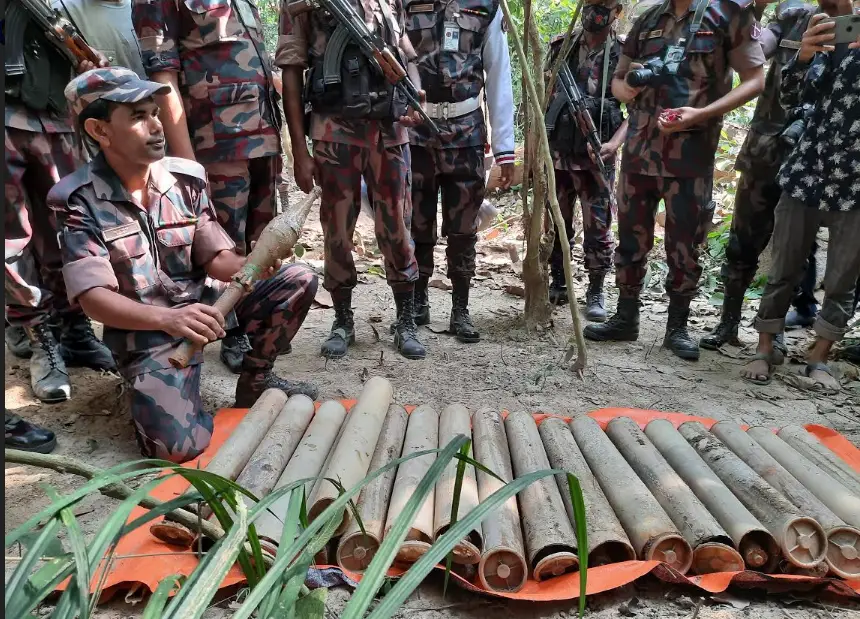 সাতছড়িতে ১৮টি গোলা উদ্ধার সাতছড়িতে ১৮টি গোলা উদ্ধার