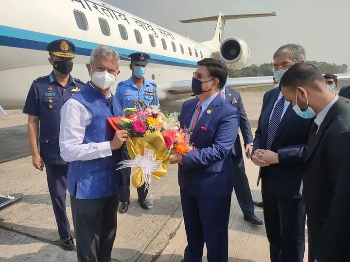 ঝটিকা সফরে ঢাকায় ভারতের পররাষ্ট্রমন্ত্রী ঝটিকা সফরে ঢাকায় ভারতের পররাষ্ট্রমন্ত্রী
