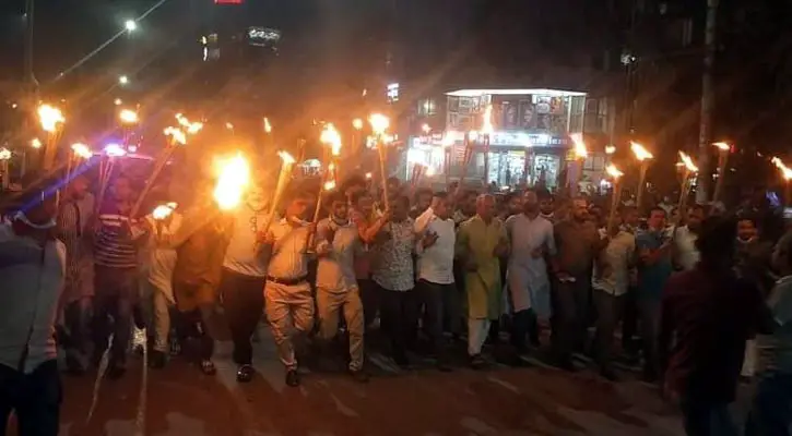 রিজভীর নেতৃত্বে রাজধানীতে মশাল মিছিল রিজভীর নেতৃত্বে রাজধানীতে মশাল মিছিল