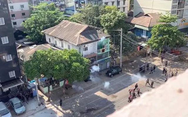 মুক্ত হলেন রাতভর আটকে পড়ে থাকা মিয়ানমারের বিক্ষোভকারীরা