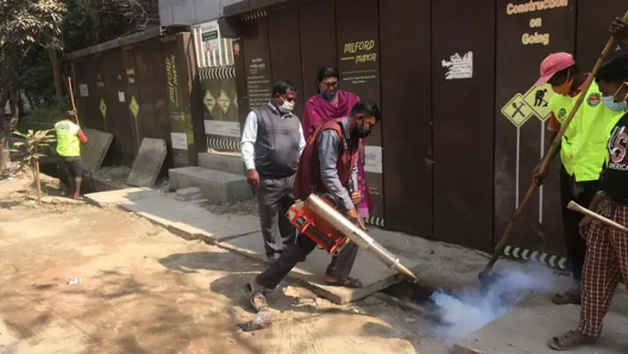 ওষুধ ছিটানোর পরও মশা মরছে না ॥ ডিএনসিসি মেয়র ওষুধ ছিটানোর পরও মশা মরছে না ॥ ডিএনসিসি মেয়র