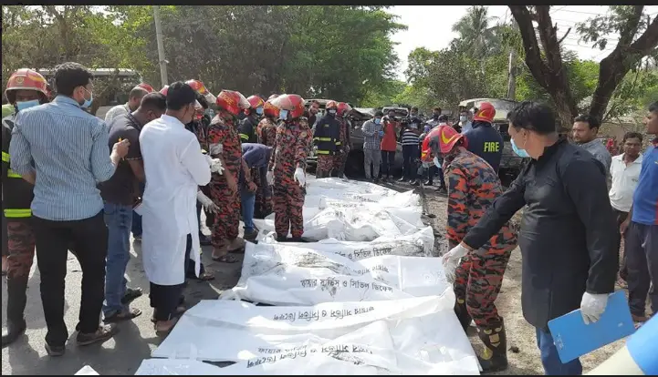 রাজশাহীতে স্মরণকালের ভয়াবহ সড়ক দুর্ঘটনায় ১৭ জন নিহত