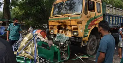রাজশাহীতে ট্রাক-সিএনজি সংঘর্ষে দম্পতিসহ তিনজনের মৃত্যু রাজশাহীতে ট্রাক-সিএনজি সংঘর্ষে দম্পতিসহ তিনজনের মৃত্যু
