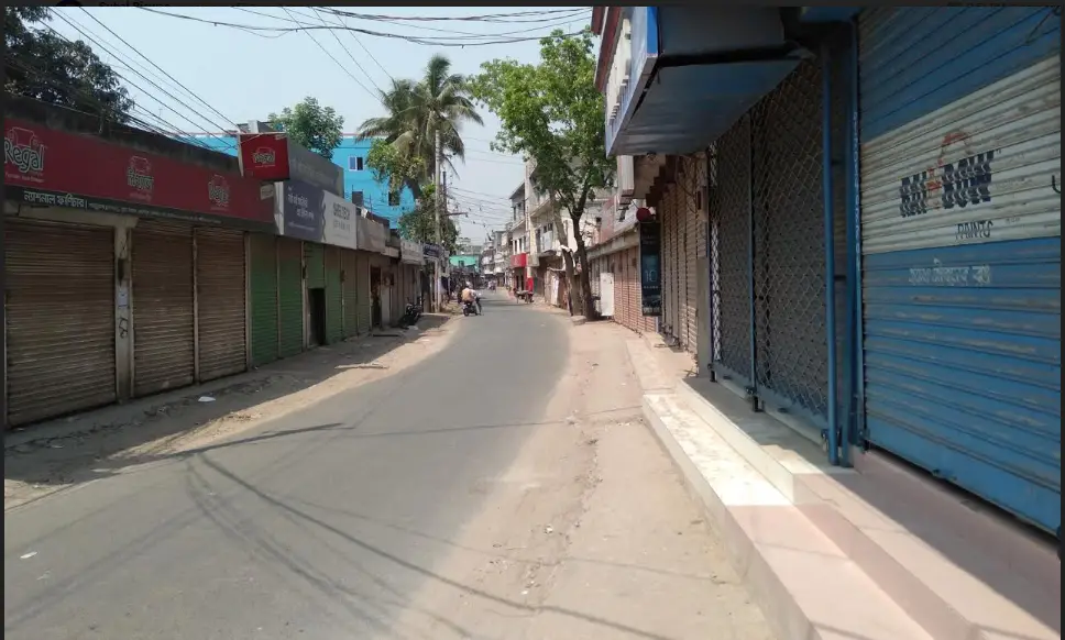 মাদারীপুরে কঠোর অবস্থানে প্রশাসন মাদারীপুরে কঠোর অবস্থানে প্রশাসন