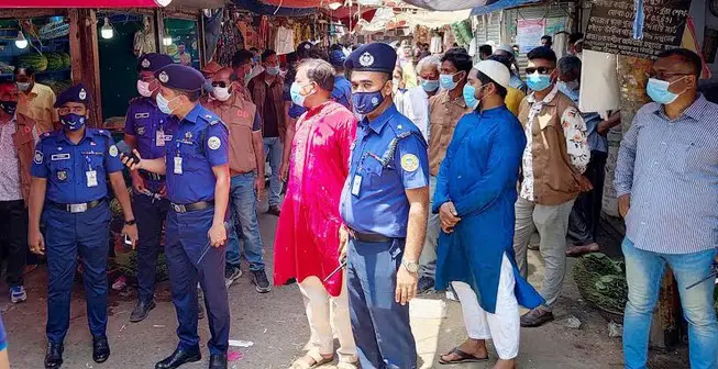 পিরোজপুরে লকডাউনে মানছে না স্বাস্থ্যবিধি সামাজিক দূরত্ব পিরোজপুরে লকডাউনে মানছে না স্বাস্থ্যবিধি সামাজিক দূরত্ব