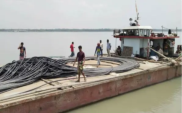 সাবমেরিন ক্যাবলে বিদ্যুৎ যাচ্ছে বরিশালের দুর্গম চরাঞ্চলে