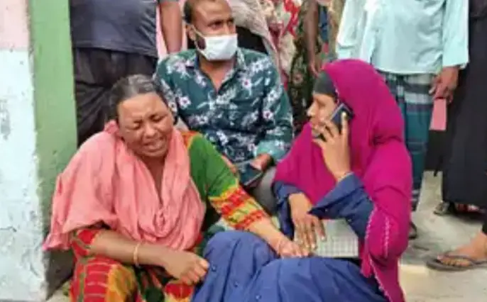 মায়ের লাশ দেখতে গিয়ে আদুরী ফিরলেন স্বামী-সন্তানের লাশ নিয়ে মায়ের লাশ দেখতে গিয়ে আদুরী ফিরলেন স্বামী-সন্তানের লাশ নিয়ে