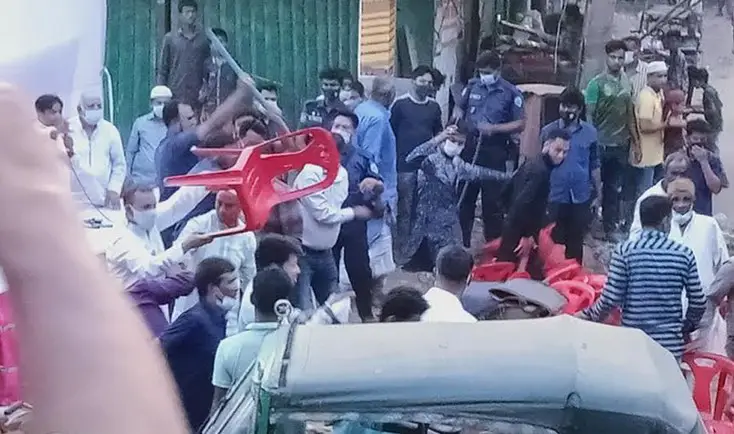 কেন্দ্রীয় যুবলীগ নেতার ইফতার মাহফিলে হুইপ অনুসারীদের হামলা কেন্দ্রীয় যুবলীগ নেতার ইফতার মাহফিলে হুইপ অনুসারীদের হামলা