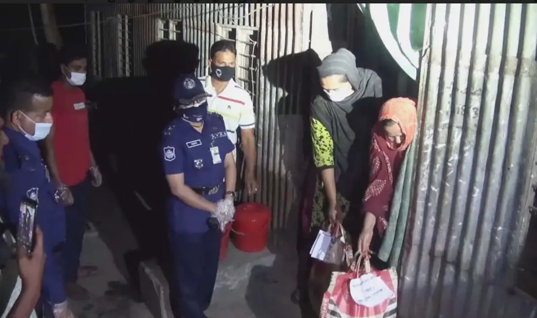 গোপালগঞ্জে দু’শ অস্বচ্ছল পরিবারকে খাদ্য-সহায়তা প্রদান করেছে পুলিশ গোপালগঞ্জে দু’শ অস্বচ্ছল পরিবারকে খাদ্য-সহায়তা প্রদান করেছে পুলিশ