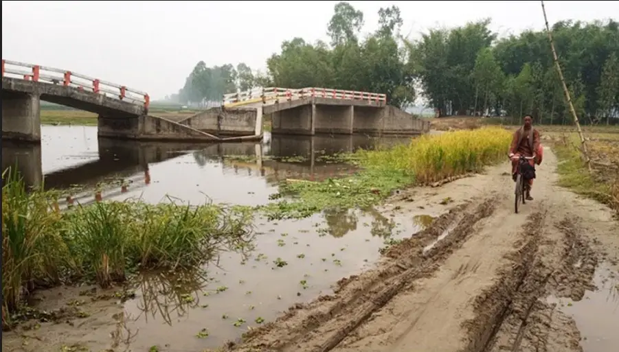 ৪ বছরেও মেরামত হয়নি ভেঙ্গে পড়া ব্রিজ