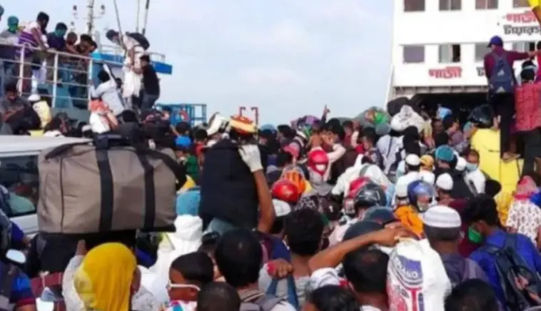 রাত পোহালেই ঈদ ॥ শিমুলিয়ায় ঈদযাত্রার শেষ দিনে চলছে ১৬ ফেরী রাত পোহালেই ঈদ ॥ শিমুলিয়ায় ঈদযাত্রার শেষ দিনে চলছে ১৬ ফেরী