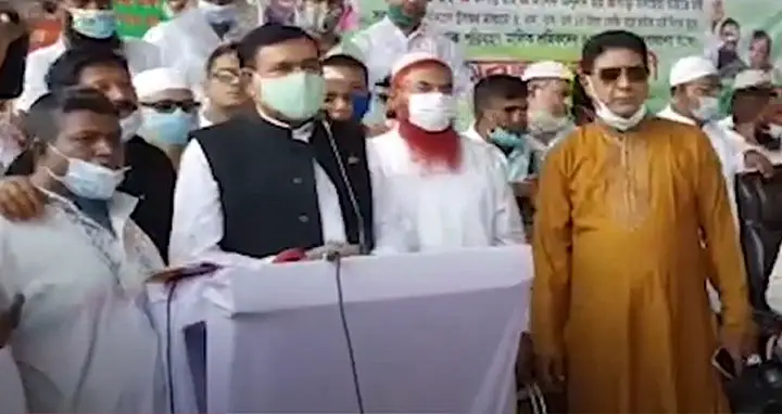 দূরপাল্লার যানবাহন চালুর দাবি শাজাহান খানের দূরপাল্লার যানবাহন চালুর দাবি শাজাহান খানের