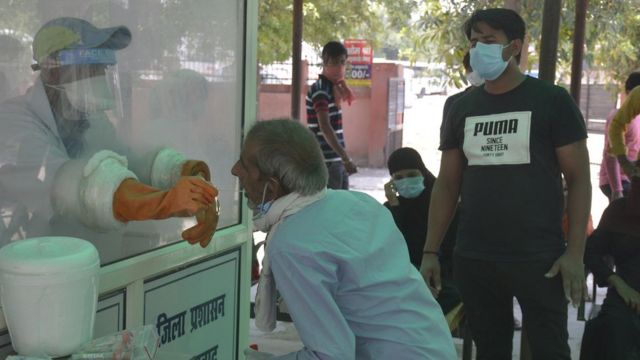 ভারতে শনাক্ত নতুন রোগীর সংখ্যা ৩ লাখের নিচে নামল, মৃত্যু আরও ৪১০৬ জনের ভারতে শনাক্ত নতুন রোগীর সংখ্যা ৩ লাখের নিচে নামল, মৃত্যু আরও ৪১০৬ জনের