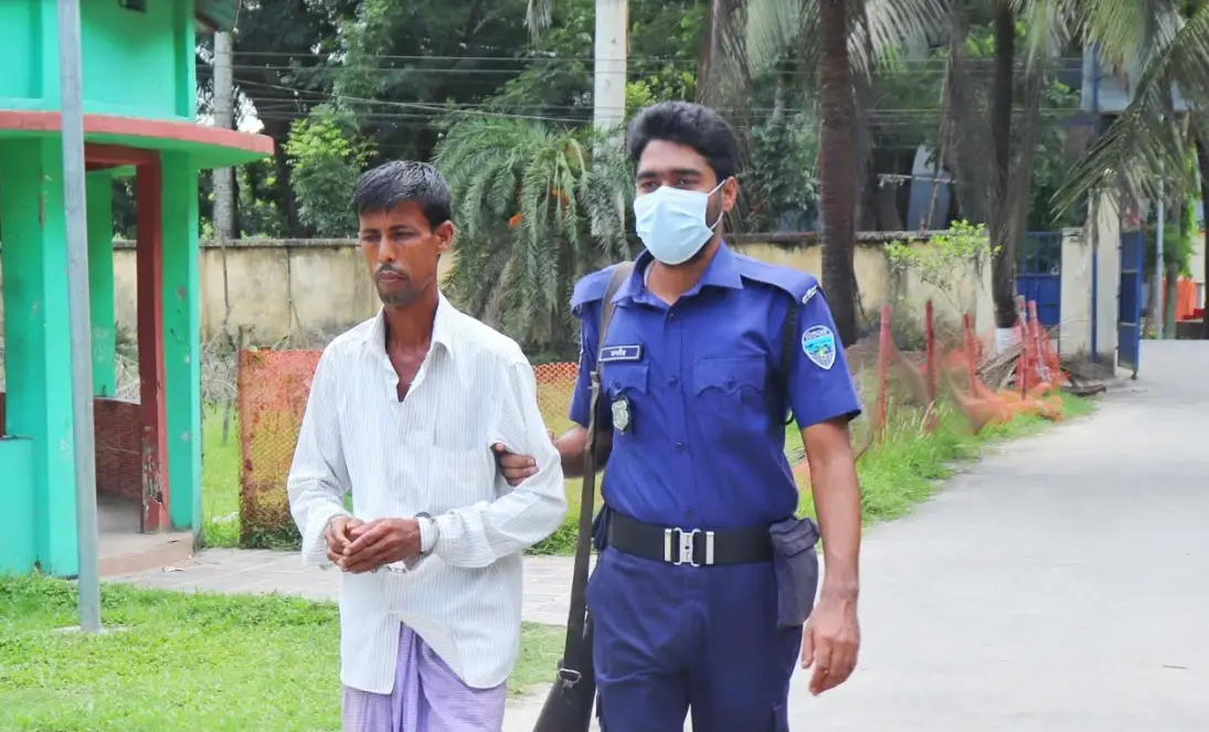 হাতিয়ায় পাঁচ কিশোরকে নির্যাতন ॥ চৌকিদার আমির আটক