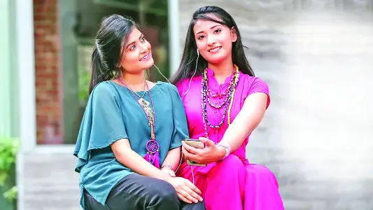 হাল্কা গয়না ও সাজে প্রশান্তি হাল্কা গয়না ও সাজে প্রশান্তি