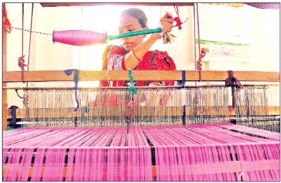 তাঁত শিল্পে দুর্দিন তাঁত শিল্পে দুর্দিন