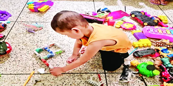 করোনাকালে শিশুর বেড়ে ওঠা করোনাকালে শিশুর বেড়ে ওঠা