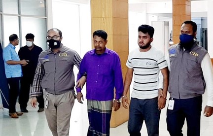 তরুণীদের সঙ্গে আড্ডার লোভ দেখিয়ে টানা হতো কোটি টাকার জুয়ায় তরুণীদের সঙ্গে আড্ডার লোভ দেখিয়ে টানা হতো কোটি টাকার জুয়ায়