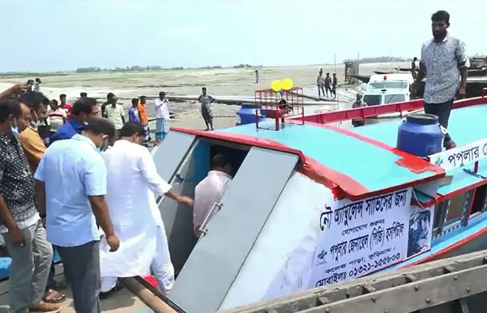 কুড়িগ্রামে নৌ এ্যাম্বুলেন্স সেবা চালু কুড়িগ্রামে নৌ এ্যাম্বুলেন্স সেবা চালু