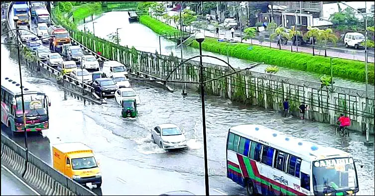 এবারও মুক্তি নেই ঢাকাবাসীর ॥ জলাবদ্ধতার দুর্ভোগ