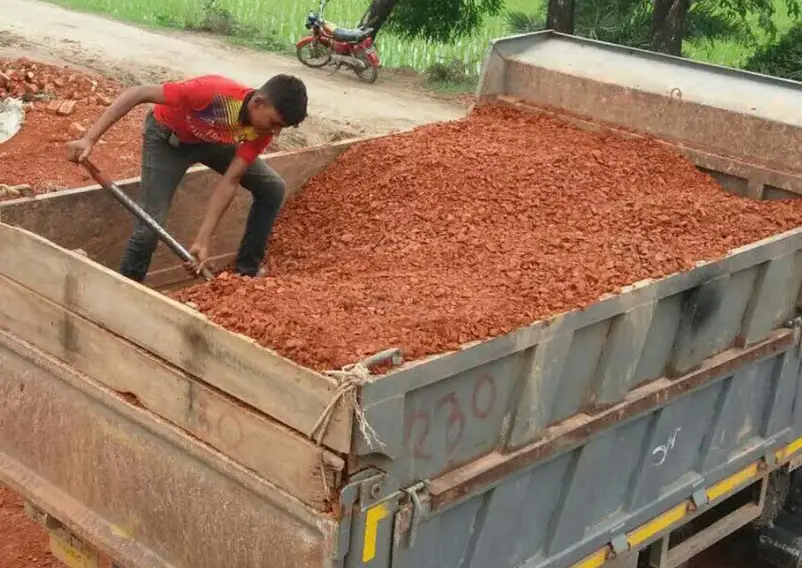 সংসারের ভার আমতলীর শিশু শ্রমিক নুর জামালের কাঁধে