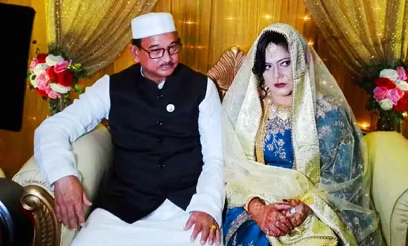 যে কারণে বিয়ের বিষয়টি গোপন রেখেছিলেন রেলমন্ত্রী যে কারণে বিয়ের বিষয়টি গোপন রেখেছিলেন রেলমন্ত্রী