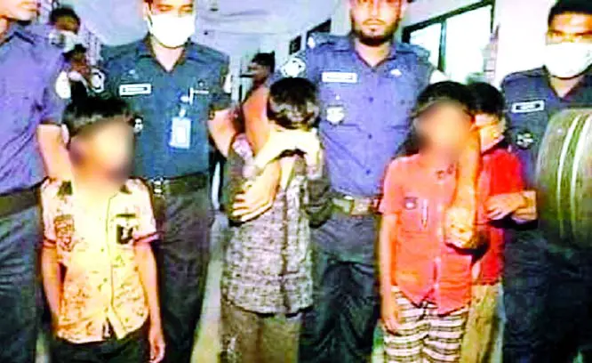 ৭ পুলিশ সাসপেন্ড ॥ ৪ শিশুর বিরুদ্ধে ধর্ষণ মামলা ৭ পুলিশ সাসপেন্ড ॥ ৪ শিশুর বিরুদ্ধে ধর্ষণ মামলা