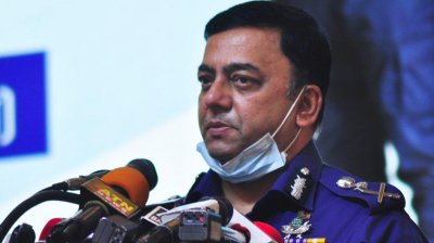 মহামারীতেও পুলিশ জনগনের পাশে দাঁড়িয়ে প্রশংসা কুড়িয়েছে ॥ আইজিপি মহামারীতেও পুলিশ জনগনের পাশে দাঁড়িয়ে প্রশংসা কুড়িয়েছে ॥ আইজিপি