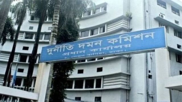 সম্পদের হিসাব চেয়ে পরিবহন নেতা এনায়েত উল্লাহকে দুদকের নোটিশ সম্পদের হিসাব চেয়ে পরিবহন নেতা এনায়েত উল্লাহকে দুদকের নোটিশ