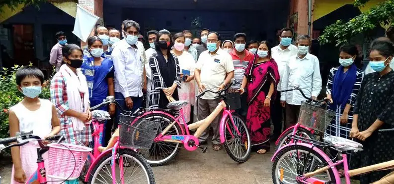 ফকিরহাটে ১৫নারীকে সেলাই মেশিন ও ১১ছাত্রীকে সাইকেল প্রদান ফকিরহাটে ১৫নারীকে সেলাই মেশিন ও ১১ছাত্রীকে সাইকেল প্রদান
