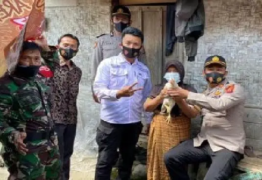 করোনার টিকা নিলেই ইন্দোনেশিয়ার বাসিন্দারা পাবেন মুরগি করোনার টিকা নিলেই ইন্দোনেশিয়ার বাসিন্দারা পাবেন মুরগি