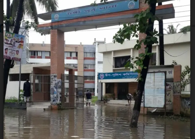 জলাবদ্ধতায় টঙ্গী থানা পানির নিচে, দ্রুত সমাধানের আশ্বাস মেয়র জাহাঙ্গীরের জলাবদ্ধতায় টঙ্গী থানা পানির নিচে, দ্রুত সমাধানের আশ্বাস মেয়র জাহাঙ্গীরের