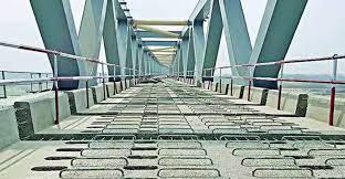 পদ্মা সেতুতে রেলওয়ে স্ল্যাব বসানো শেষ পদ্মা সেতুতে রেলওয়ে স্ল্যাব বসানো শেষ
