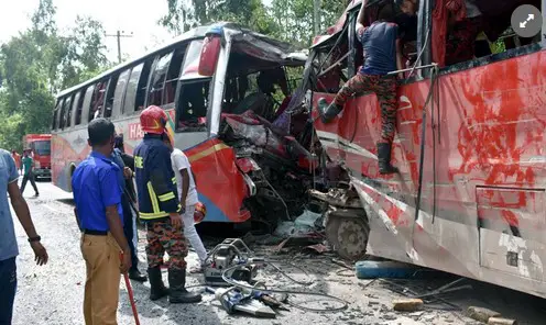 তারাগঞ্জে দুই বাসের মুখোমুখি সংঘর্ষে নিহত ৫