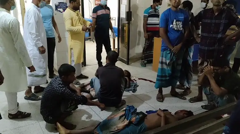 মুজিবনগরে সড়ক দুর্ঘটনায় নিহত ৩, আহত ৩ মুজিবনগরে সড়ক দুর্ঘটনায় নিহত ৩, আহত ৩