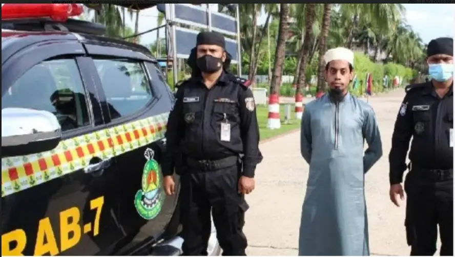 হাটহাজারীতে হেফাজত নেতা গ্রেফতার হাটহাজারীতে হেফাজত নেতা গ্রেফতার