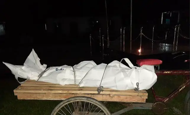ফ্রিজে মাংস রাখাকে কেন্দ্র করে ছোট ভাইয়ের আঘাতে বড় ভাই নিহত ফ্রিজে মাংস রাখাকে কেন্দ্র করে ছোট ভাইয়ের আঘাতে বড় ভাই নিহত