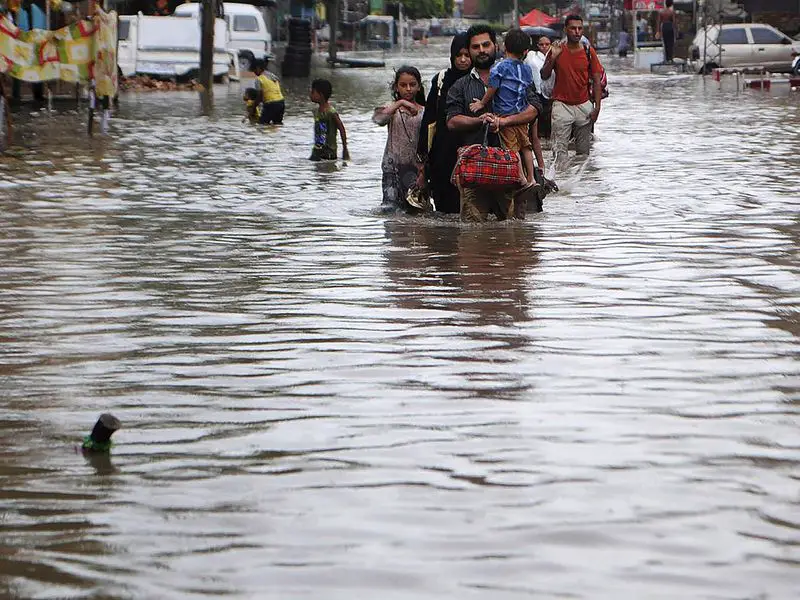 পাকিস্তানে ভারী বৃষ্টিপাতে বাড়িঘর ভেঙে নিহত ১৪