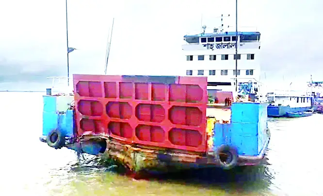 পদ্মা সেতুর সঙ্গে ফেরি শাহজালালের ধাক্কা পদ্মা সেতুর সঙ্গে ফেরি শাহজালালের ধাক্কা