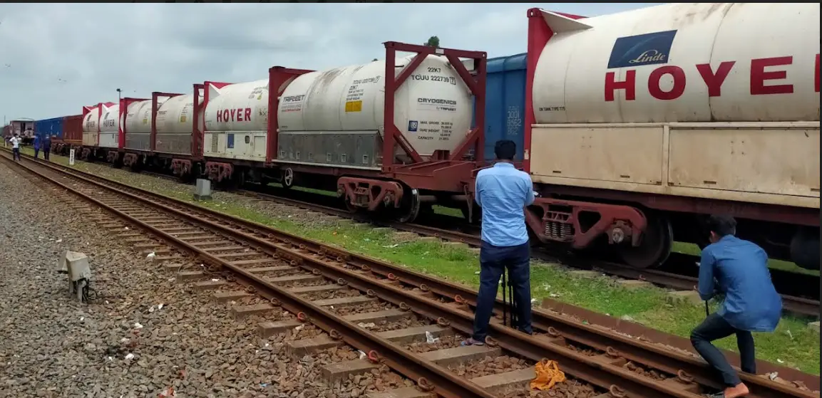 সিরাজগঞ্জে বঙ্গবন্ধু সেতুর পশ্চিম পাড়ে ২শ টন অক্সিজেন গ্যাস খালাস