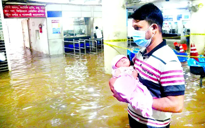 বৃষ্টি নয়, জোয়ারের পানিতেই ডুবে যায় হাসপাতাল