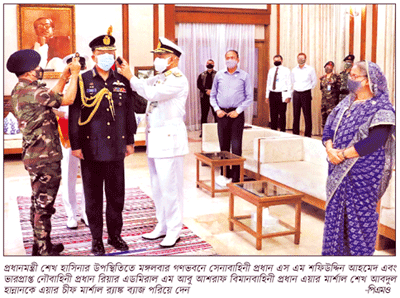 বিমান বাহিনী প্রধানের এয়ার চীফ মার্শাল র্যাঙ্ক ব্যাজ পরিধান বিমান বাহিনী প্রধানের এয়ার চীফ মার্শাল র্যাঙ্ক ব্যাজ পরিধান