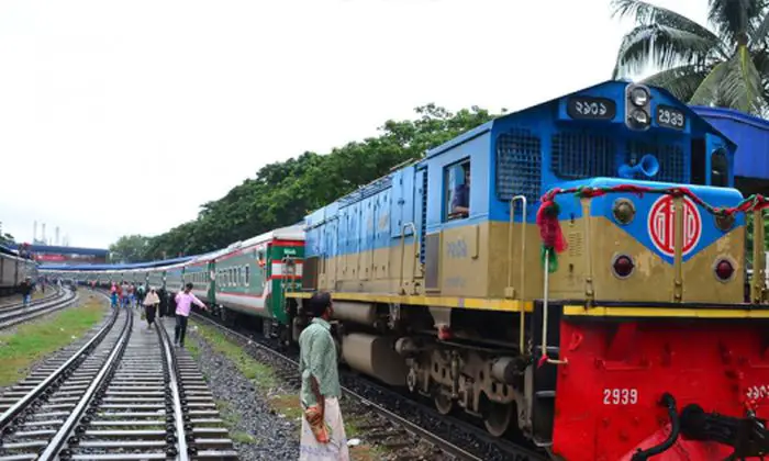 গণপরিবহন চালু হলে ট্রেন চলাচলও শুরু হবে