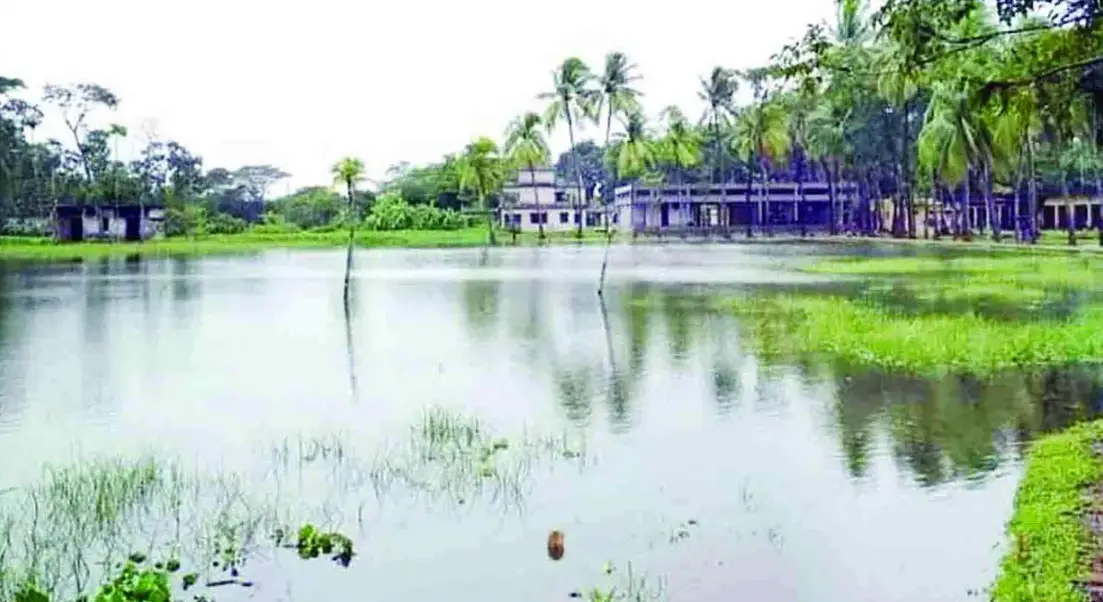 বছরের ছয়মাস জলাবদ্ধতায় ডুবে থাকে কেন্দ্রীয় খেলার মাঠ বছরের ছয়মাস জলাবদ্ধতায় ডুবে থাকে কেন্দ্রীয় খেলার মাঠ
