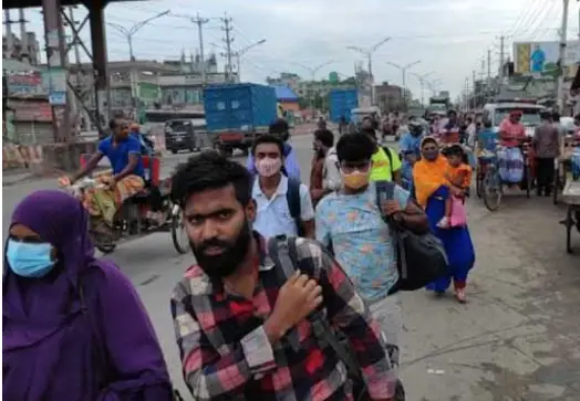 গার্মেন্টস ও শিল্প-কারখানা খোলার সিদ্ধান্তে ঢাকায় ফিরছেন পোশাক শ্রমিকরা গার্মেন্টস ও শিল্প-কারখানা খোলার সিদ্ধান্তে ঢাকায় ফিরছেন পোশাক শ্রমিকরা
