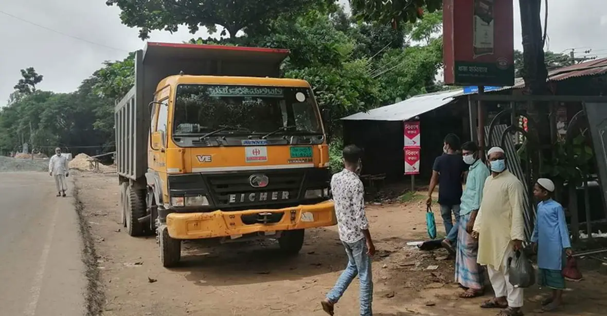 পটিয়ায় ট্রাক থেকে মিলল লাশ, চালক পলাতক