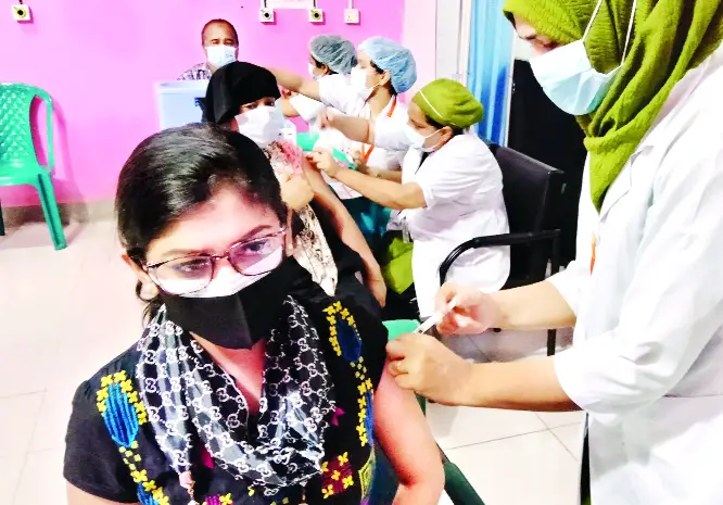 অর্থনীতি সচল রাখতে টিকায় প্রাধান্য বিশেষজ্ঞদের অর্থনীতি সচল রাখতে টিকায় প্রাধান্য বিশেষজ্ঞদের