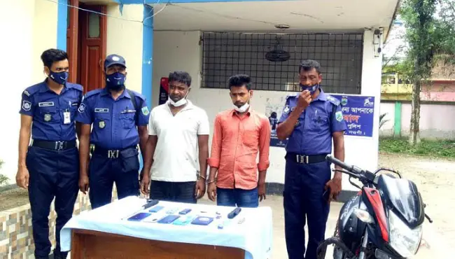 আত্রাইয়ে দুই ভুয়া পুলিশ গ্রেফতার আত্রাইয়ে দুই ভুয়া পুলিশ গ্রেফতার