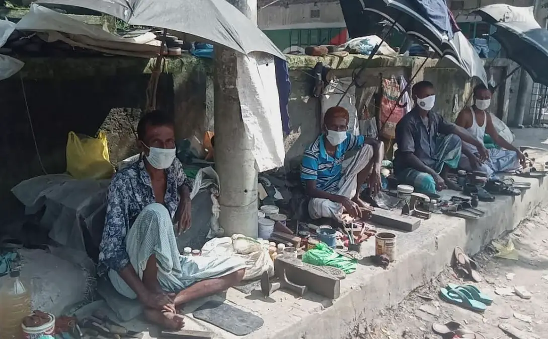 দাউদকান্দিতে কষ্ঠে দিন কাটাচ্ছে মুচি সম্প্রদায় দাউদকান্দিতে কষ্ঠে দিন কাটাচ্ছে মুচি সম্প্রদায়