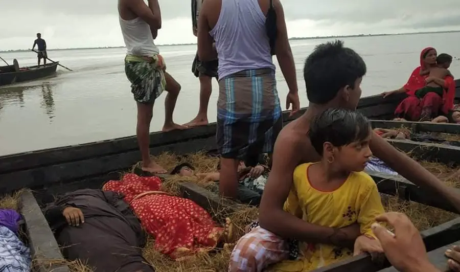 চাঁপাইনবাবগঞ্জে বরযাত্রীর নৌকায় বজ্রপাতে বরসহ ২০ জনের মৃত্যু চাঁপাইনবাবগঞ্জে বরযাত্রীর নৌকায় বজ্রপাতে বরসহ ২০ জনের মৃত্যু